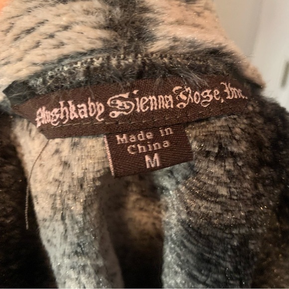 Faux fur and suede vest. Size medium. - Picture 5 of 7